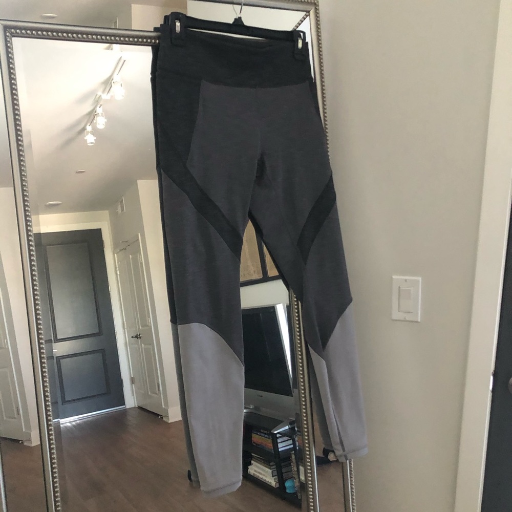 Lululemon 🍋 Grey Color Block Legging.